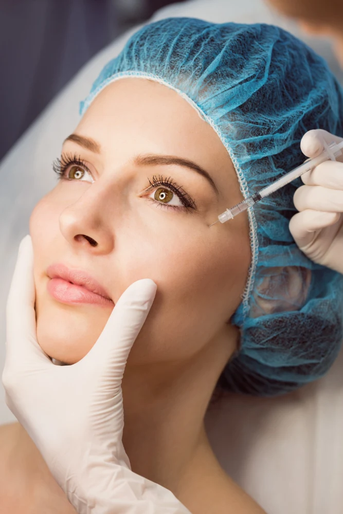 Skinbooster precio Barcelona en sesión de rejuvenecimiento facial con microinyecciones